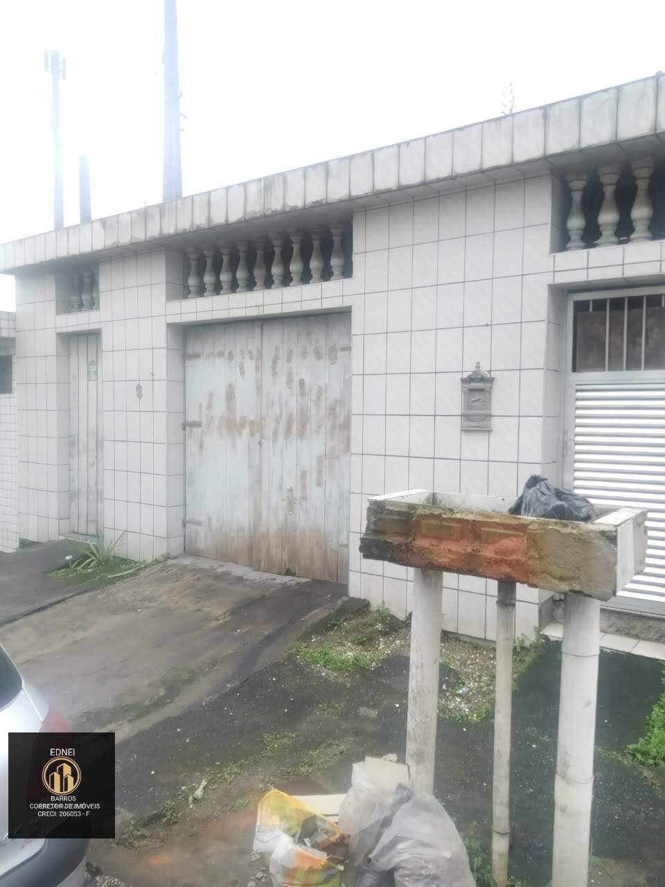 Casa à venda com 3 quartos, 240m² - Foto 1